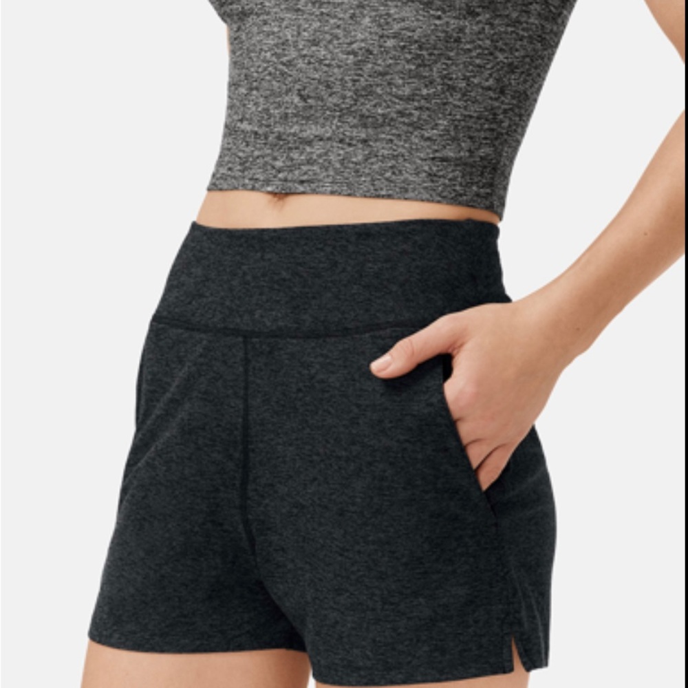NWOT Outdoor Voices Cloudknit 3” short Charcoal